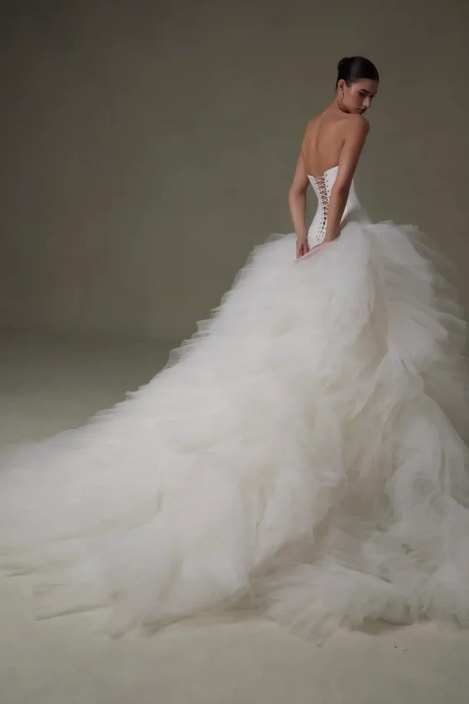 Romantisches Senstudio Hochzeitskleid