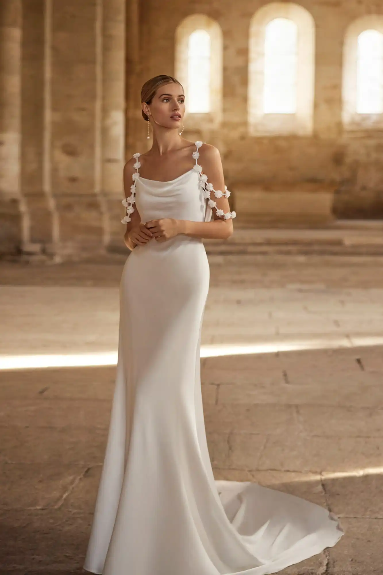 Schlichtes Rosa Clará Hochzeitskleid